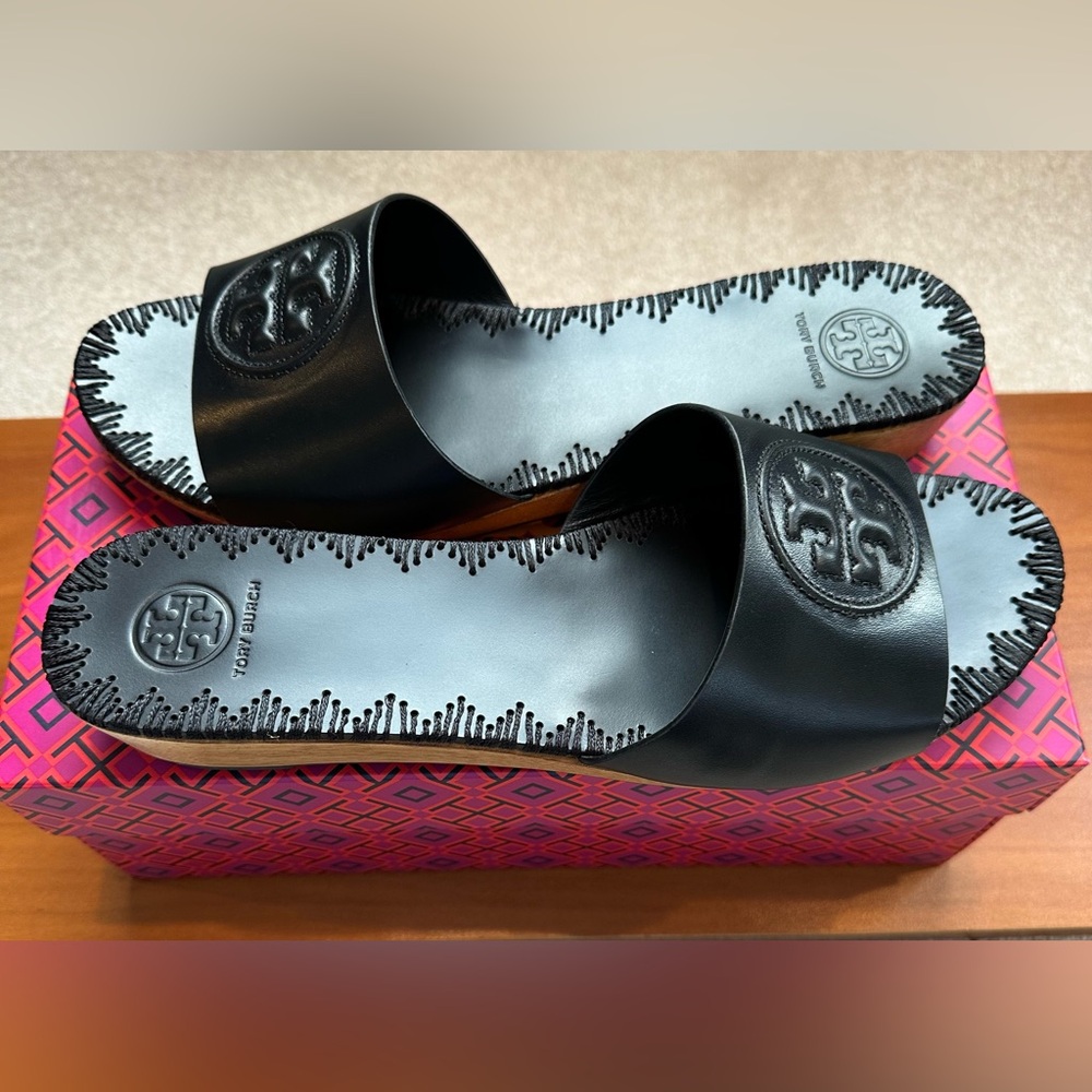 New in original box Tory Burch wedge slide! Black size 9.5 - Picture 4 of 6